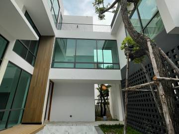 3 Bedrooms Pool villa for sale Jed Yot