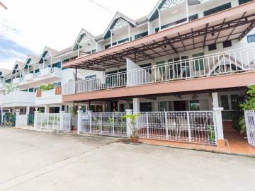 Townhouse 3 storey close to the beach