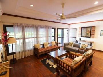 Townhouse 3 storey close to the beach