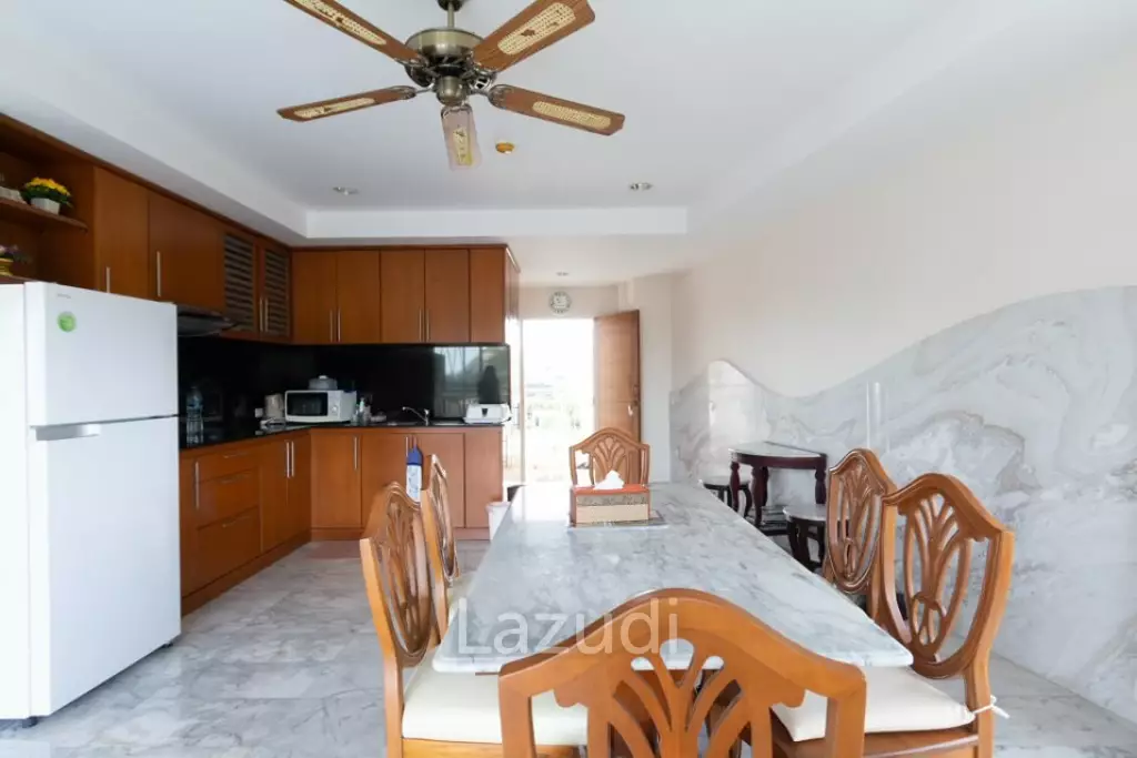 Nice 2 bed Condo near the beach
