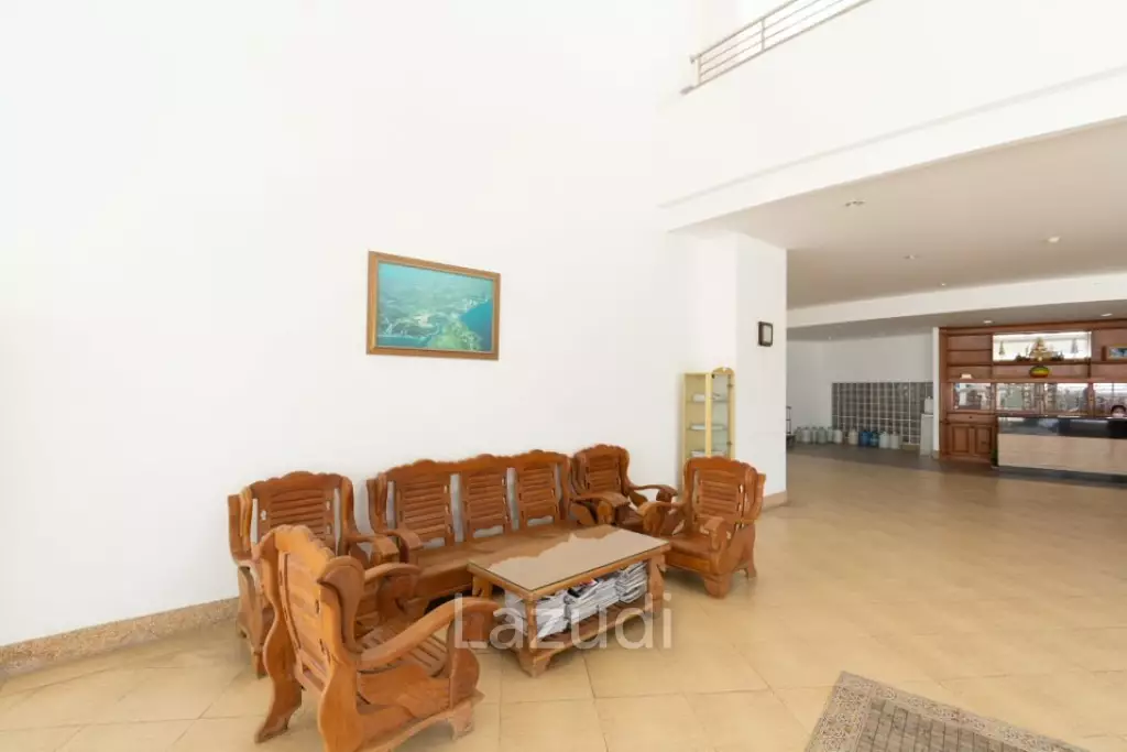 Nice 2 bed Condo near the beach