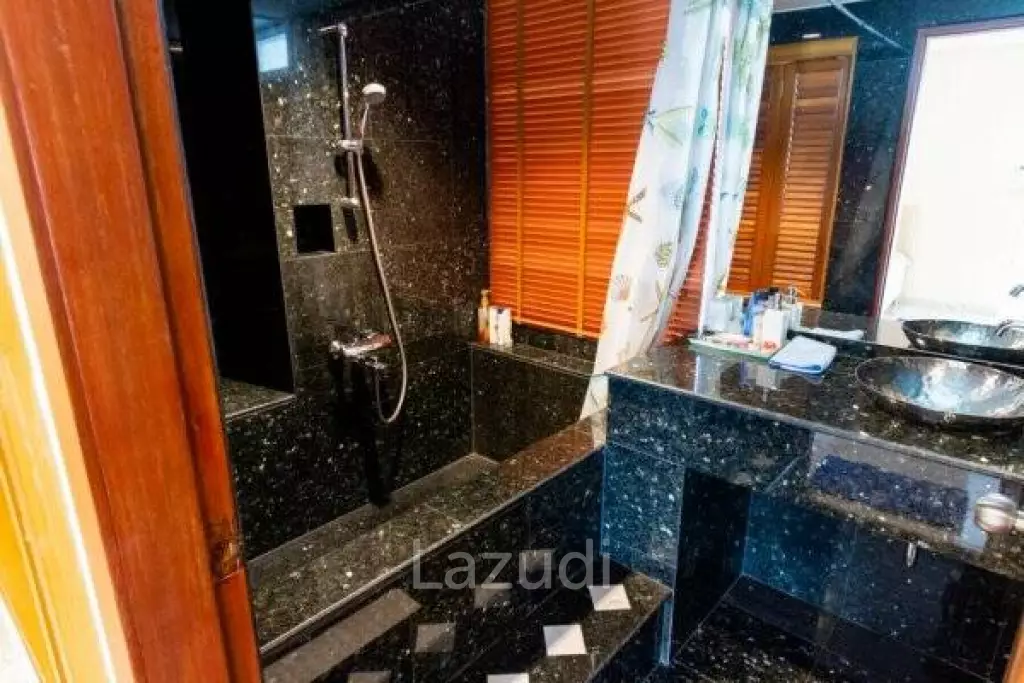 Nice 2 bed Condo near the beach