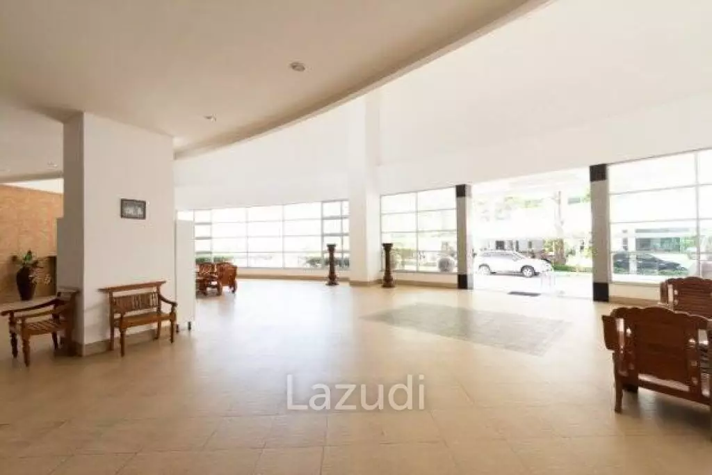 Nice 2 bed Condo near the beach