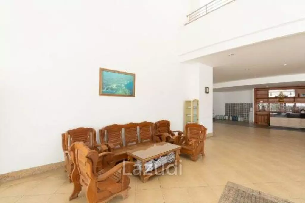 Nice 2 bed Condo near the beach