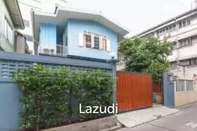 3 Bed 216 sq.m. Detached House For Sale