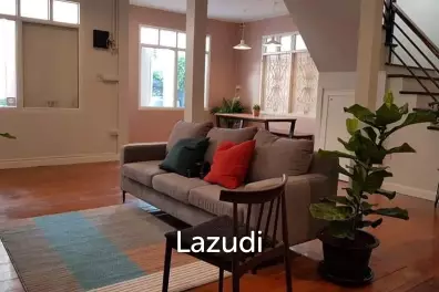 3 Bed 216 sq.m. Detached House For Sale
