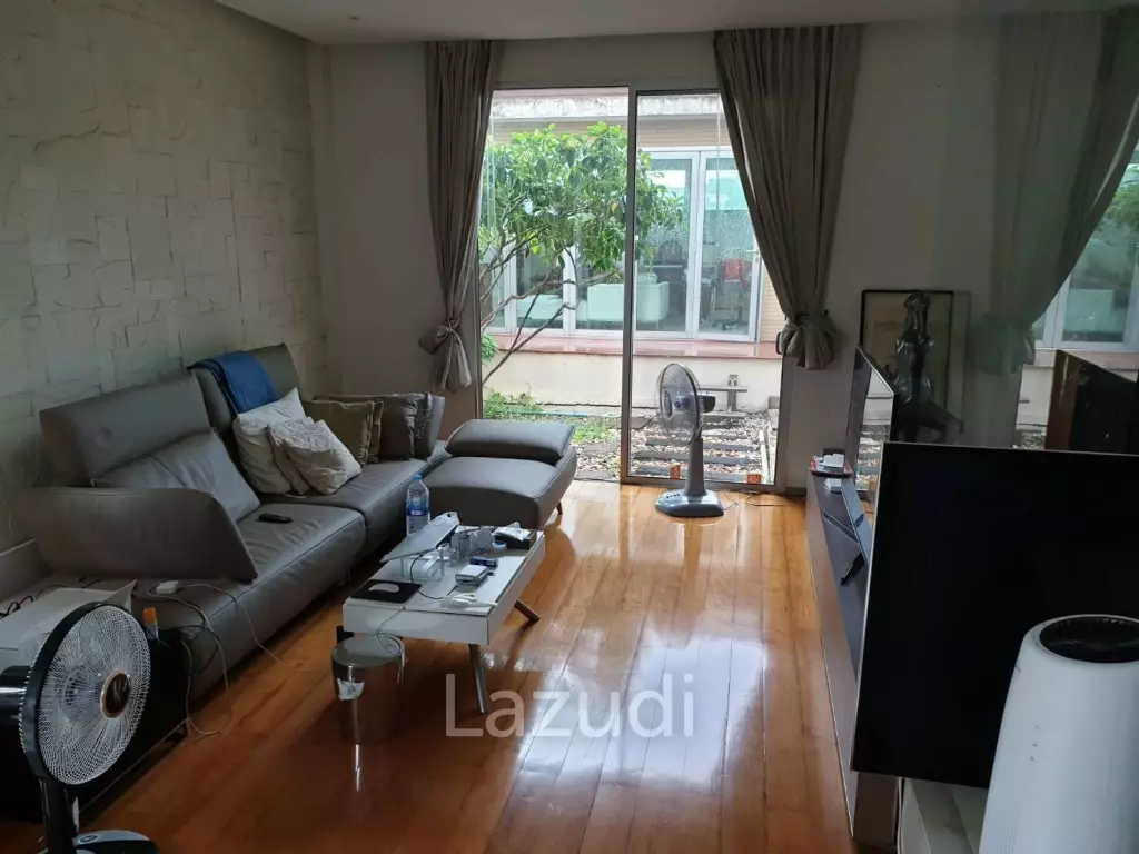 4 Bed 450 sq.m. Detached House For Sale