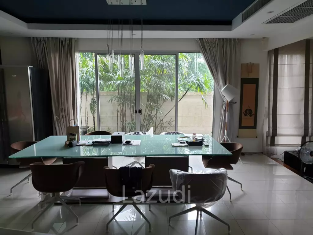 4 Bed 450 sq.m. Detached House For Sale