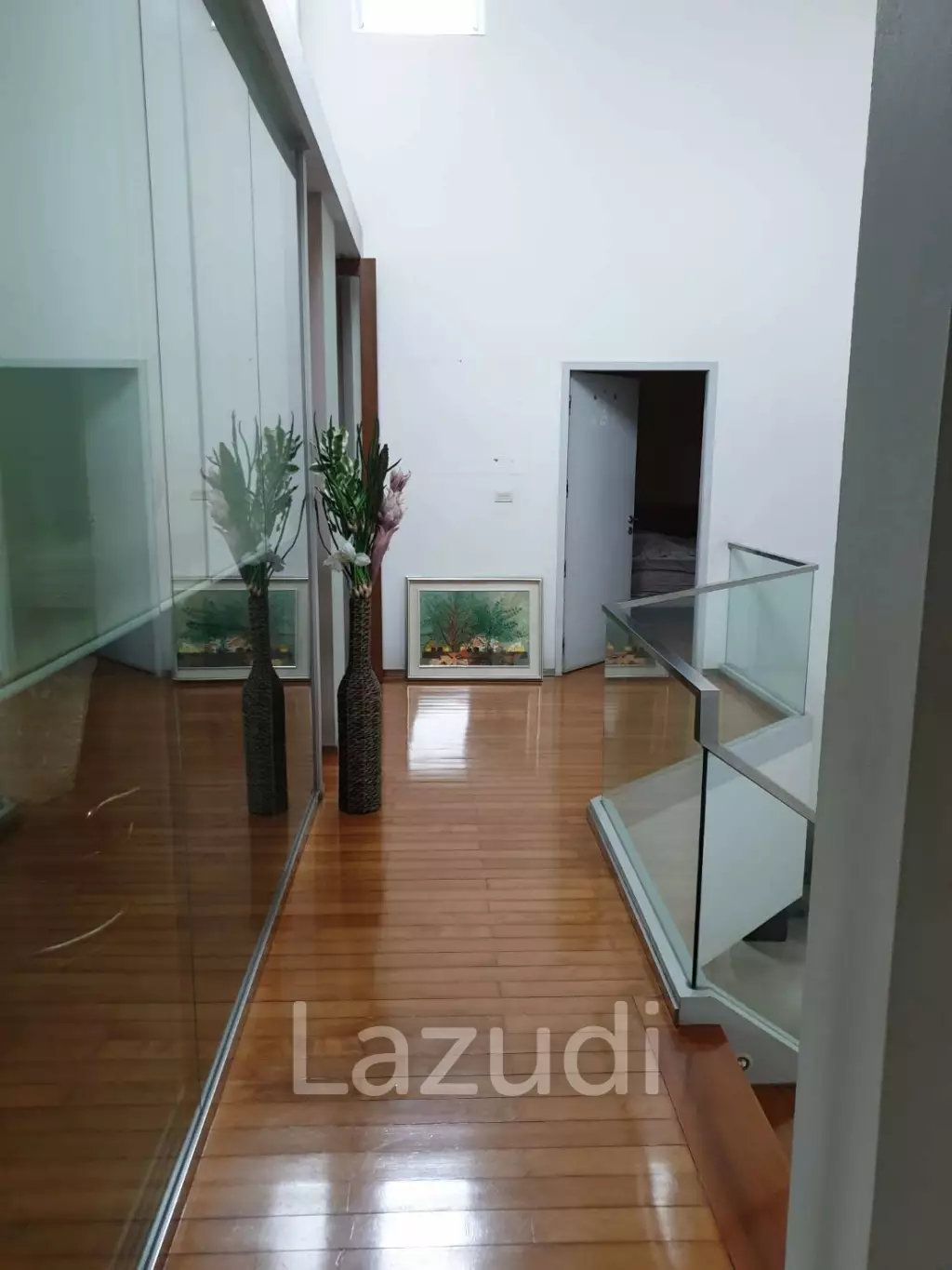 4 Bed 450 sq.m. Detached House For Sale