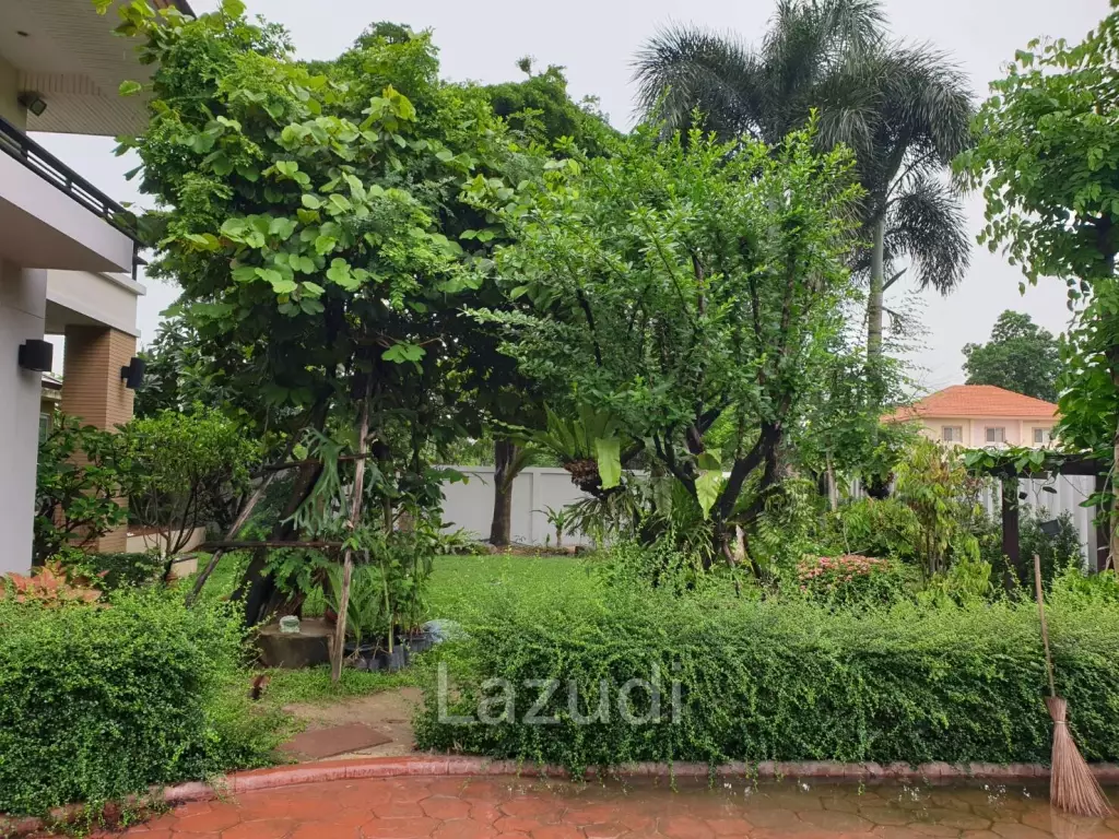 4 Bed 450 sq.m. Detached House For Sale
