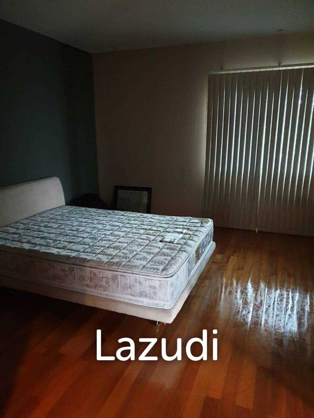 4 Bed 450 sq.m. Detached House For Sale