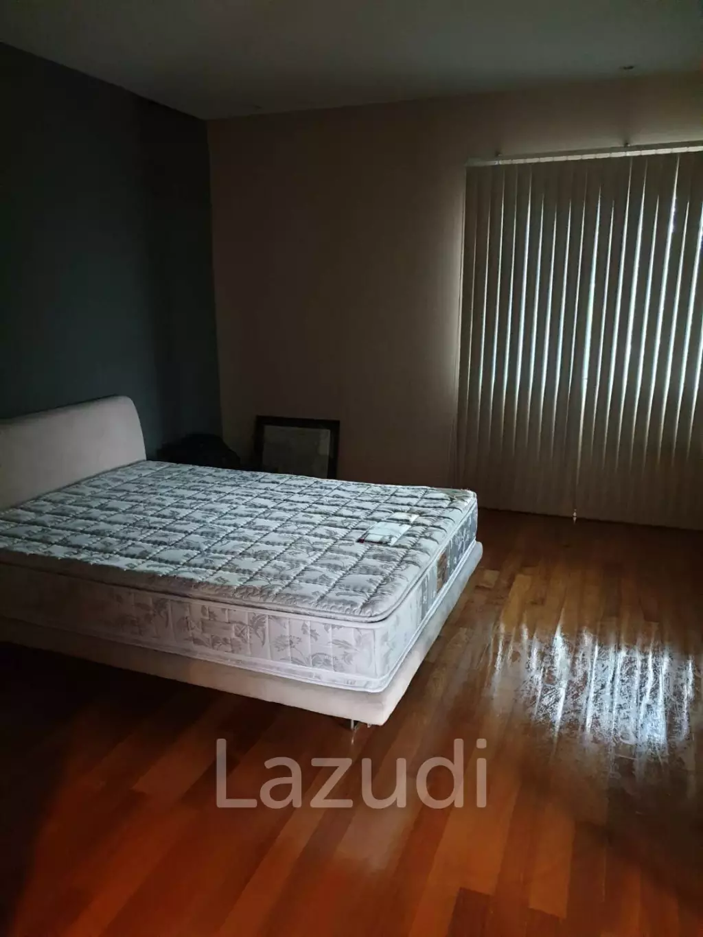 4 Bed 450 sq.m. Detached House For Sale