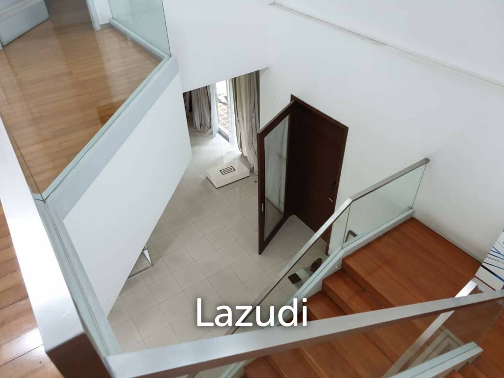 4 Bed 450 sq.m. Detached House For Sale