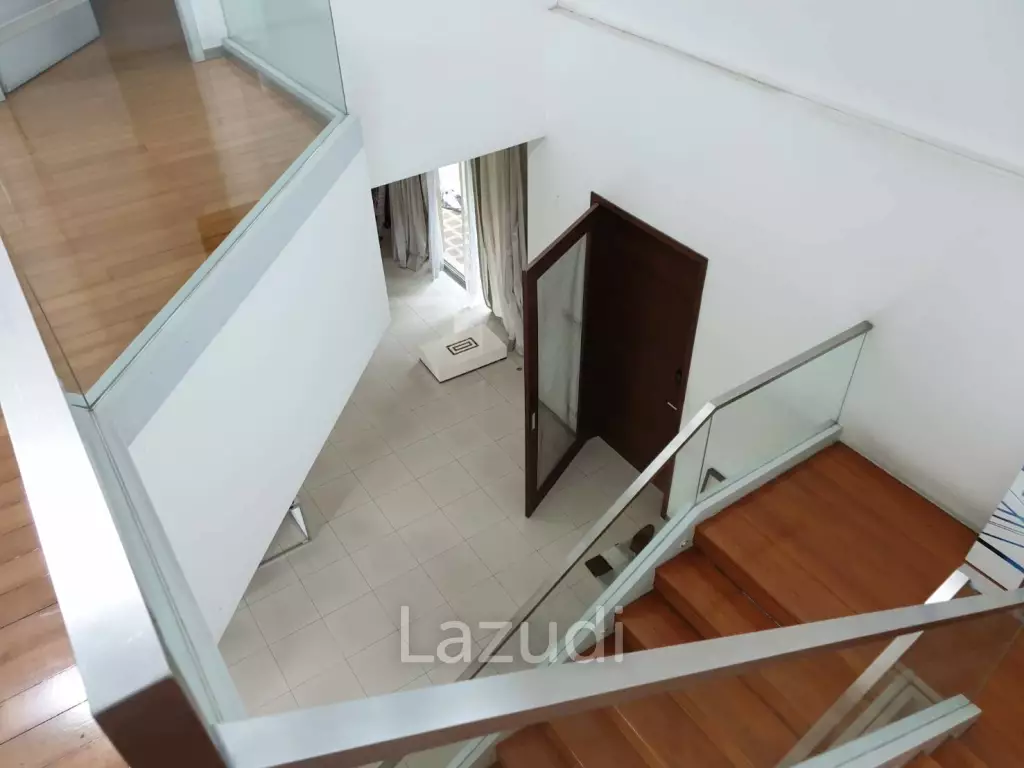 4 Bed 450 sq.m. Detached House For Sale