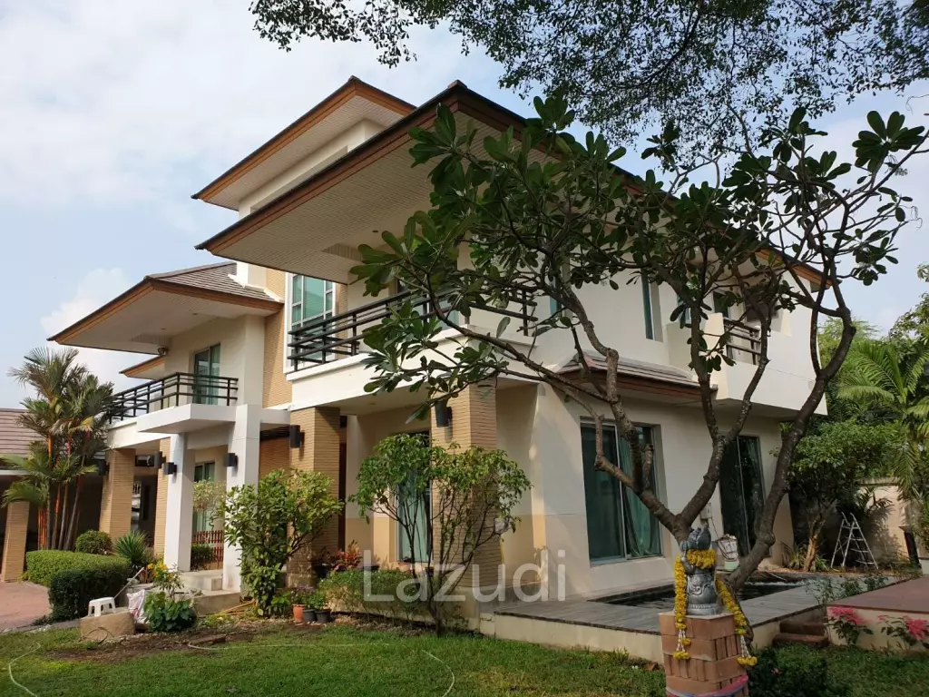 4 Bed 450 sq.m. Detached House For Sale