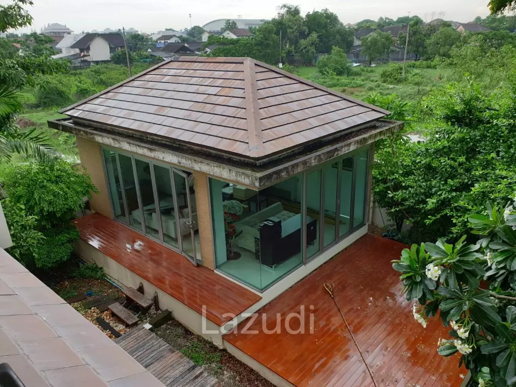 4 Bed 450 sq.m. Detached House For Sale
