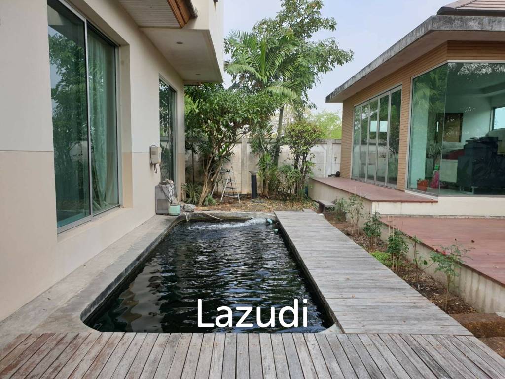 4 Bed 450 sq.m. Detached House For Sale
