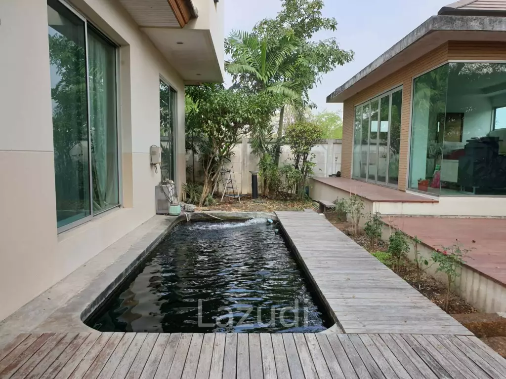 4 Bed 450 sq.m. Detached House For Sale