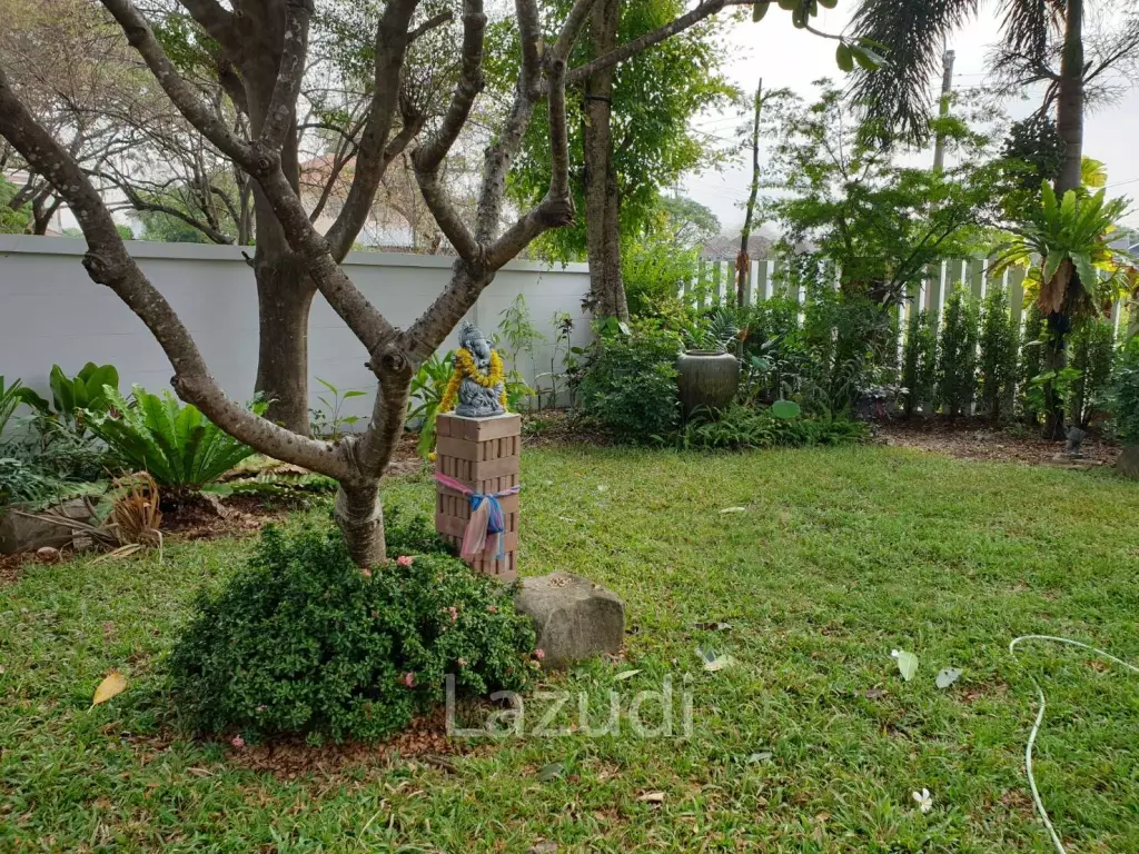 4 Bed 450 sq.m. Detached House For Sale