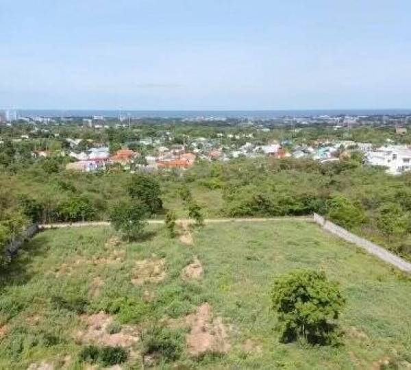 Elevated Large land plot of 4.72 Rai close to the town and has seaviews