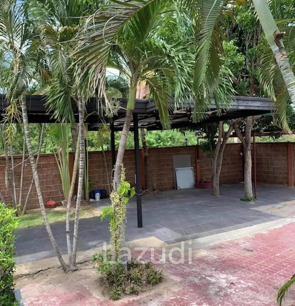 Good location near the town 5 Bed 2 storey pool villa.