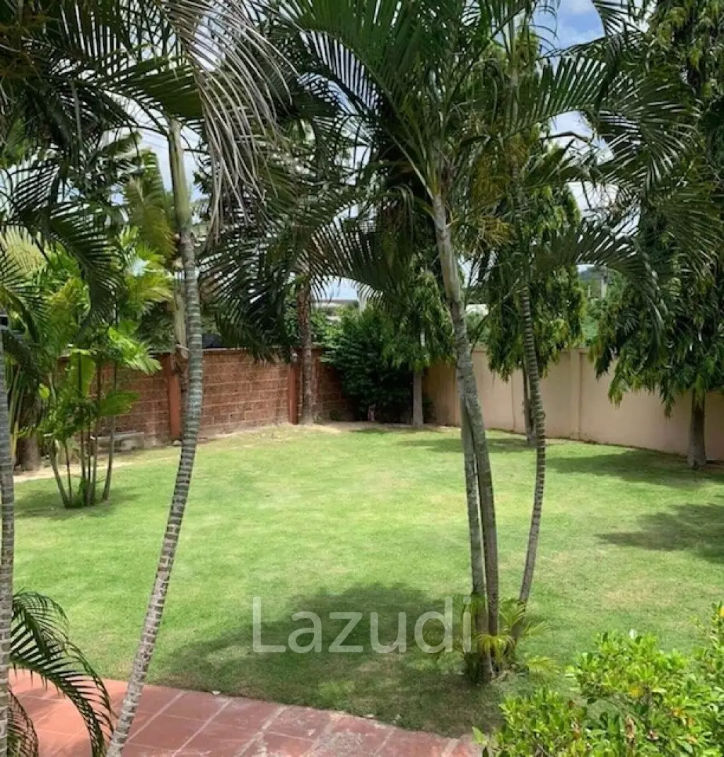 Good location near the town 5 Bed 2 storey pool villa.