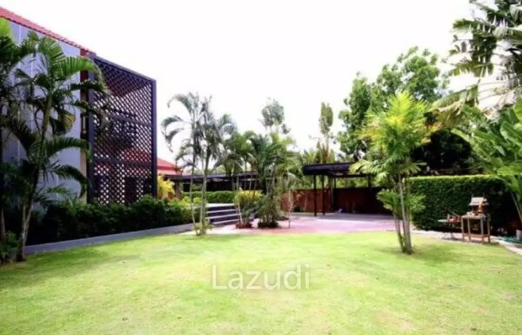 Good location near the town 5 Bed 2 storey pool villa.
