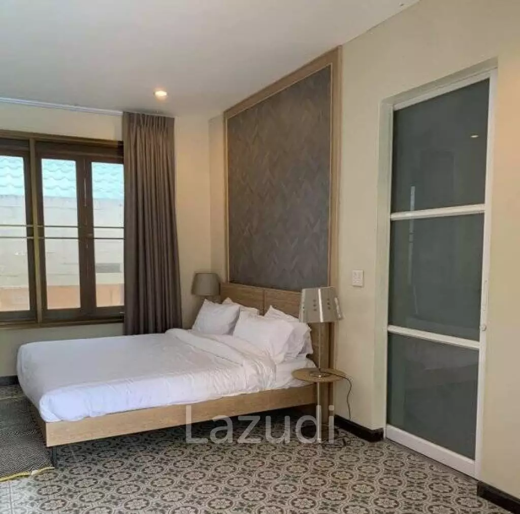 Good location near the town 5 Bed 2 storey pool villa.