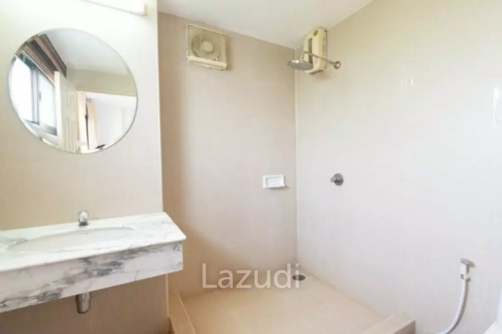 SANTI PURA : Great Price 5 Bed and 5 Bath Sea View Condo on the 2nd floor