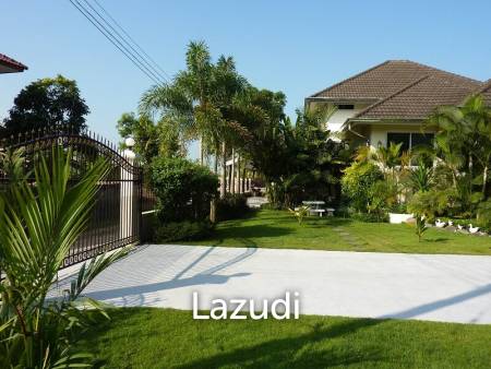 2-Storey Western Style House for Sale