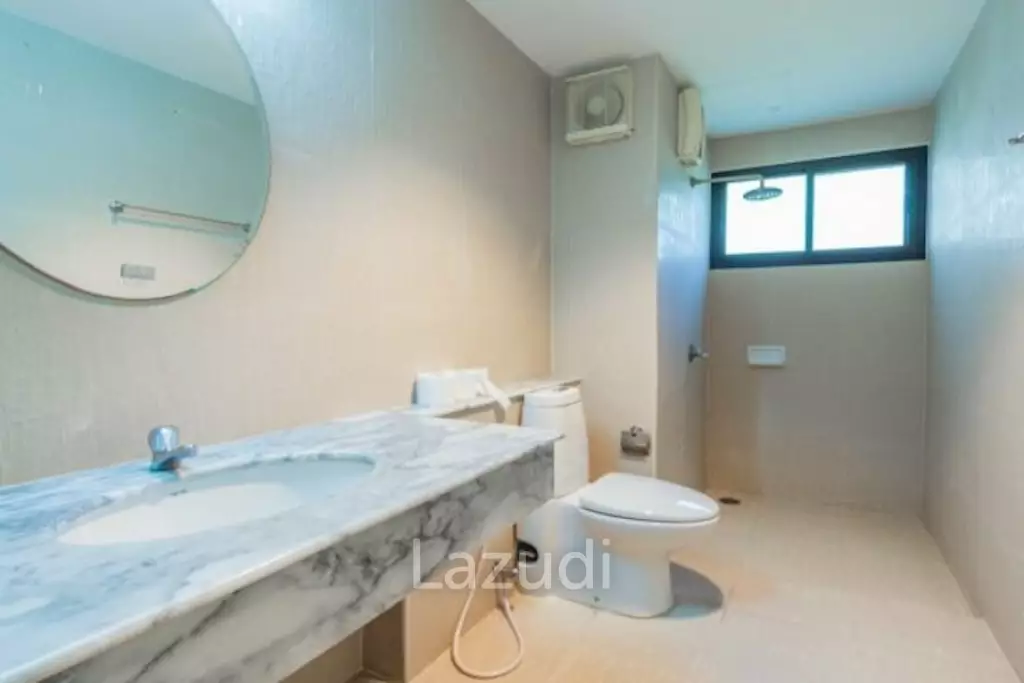 SANTI PURA : Ground floor 3 bed condo with garden jacuzzi and sundeck