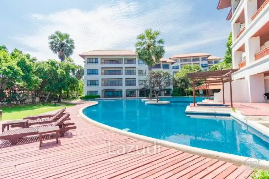 SANTI PURA : Ground floor 3 bed condo with garden jacuzzi and sundeck