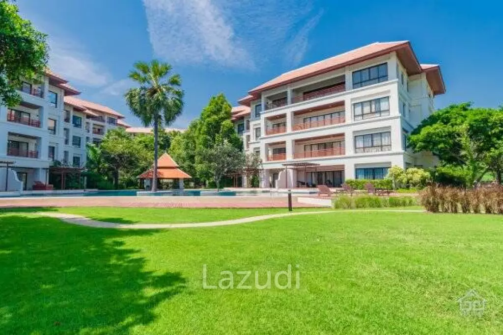 SANTI PURA : Ground floor 3 bed condo with garden jacuzzi and sundeck