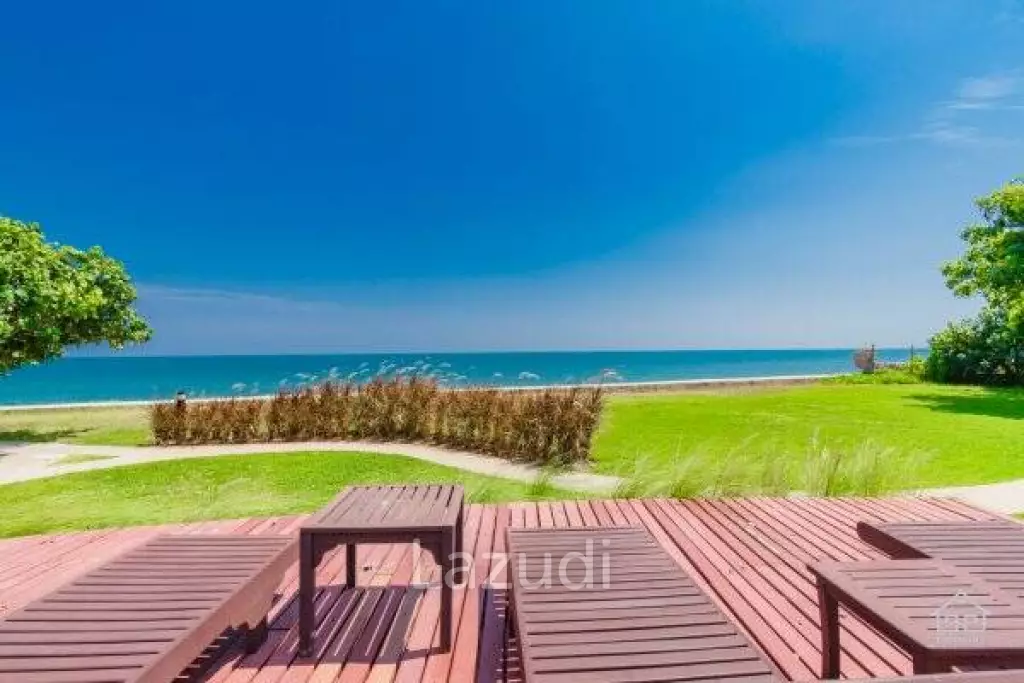 SANTI PURA : Ground floor 3 bed condo with garden jacuzzi and sundeck