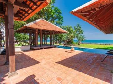SANTI PURA : Absolute Beachfront 2 Bed Pool Villa