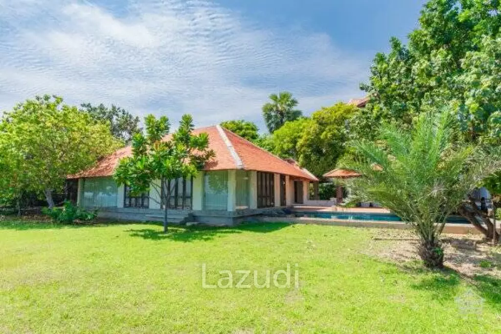 SANTI PURA : Absolute Beachfront 2 Bed Pool Villa