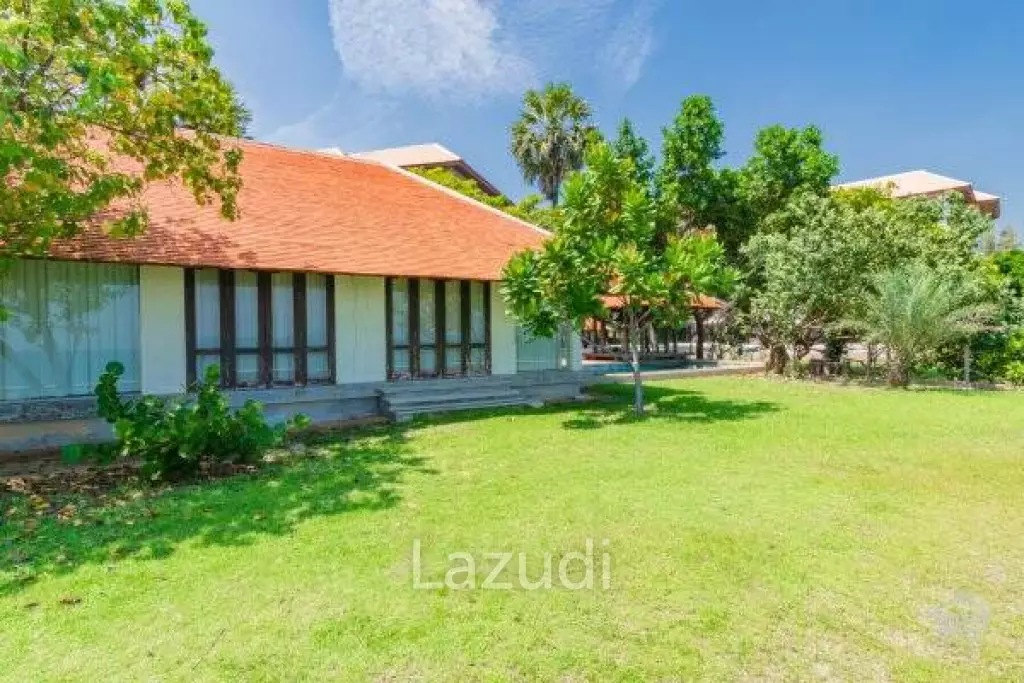 SANTI PURA : Absolute Beachfront 2 Bed Pool Villa