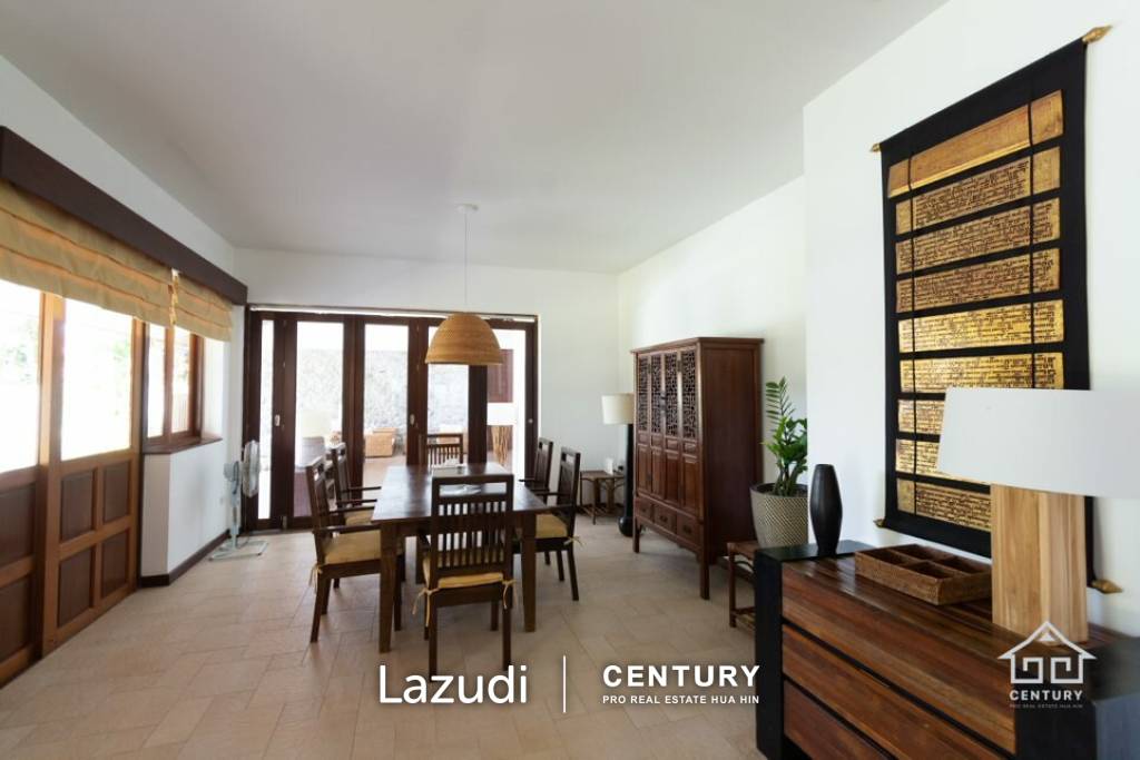 WHITE LOTUS 2 : Beautiful Design 5 Bed Balinese Residence close to Town and Beaches