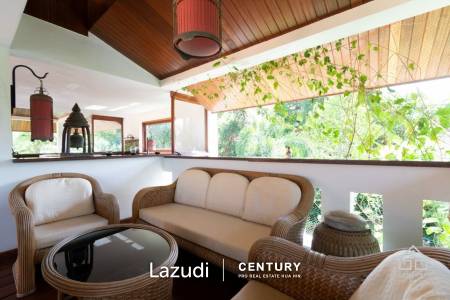 WHITE LOTUS 2 : Beautiful Design 5 Bed Balinese Residence close to Town and Beaches