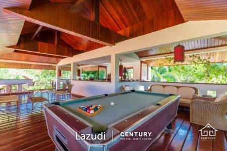 WHITE LOTUS 2 : Beautiful Design 5 Bed Balinese Residence close to Town and Beaches