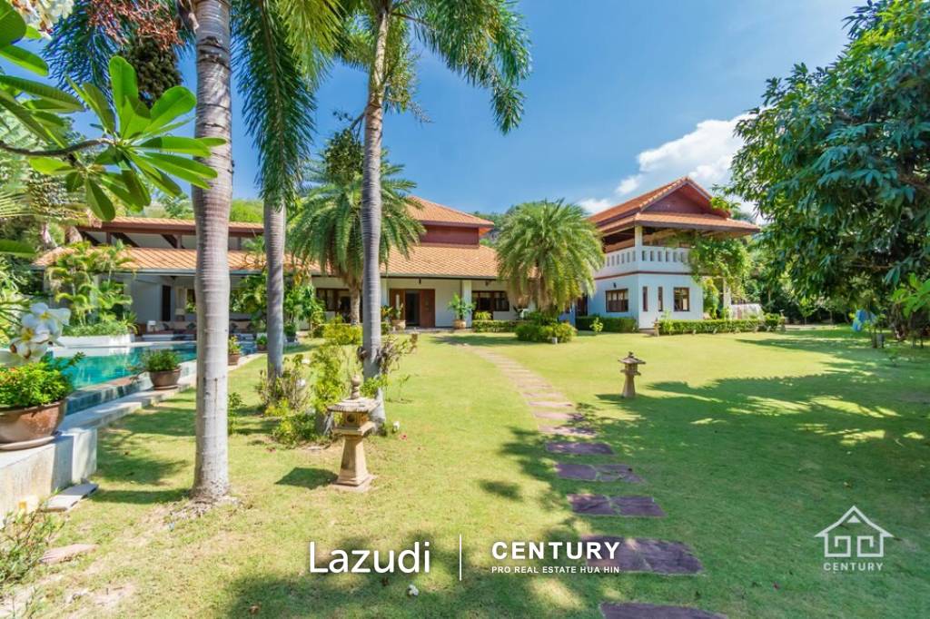 WHITE LOTUS 2 : Beautiful Design 5 Bed Balinese Residence close to Town and Beaches