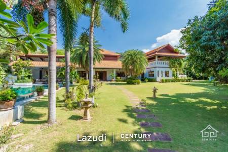WHITE LOTUS 2 : Beautiful Design 5 Bed Balinese Residence close to Town and Beaches