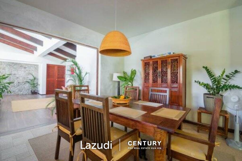 WHITE LOTUS 2 : Beautiful Design 5 Bed Balinese Residence close to Town and Beaches