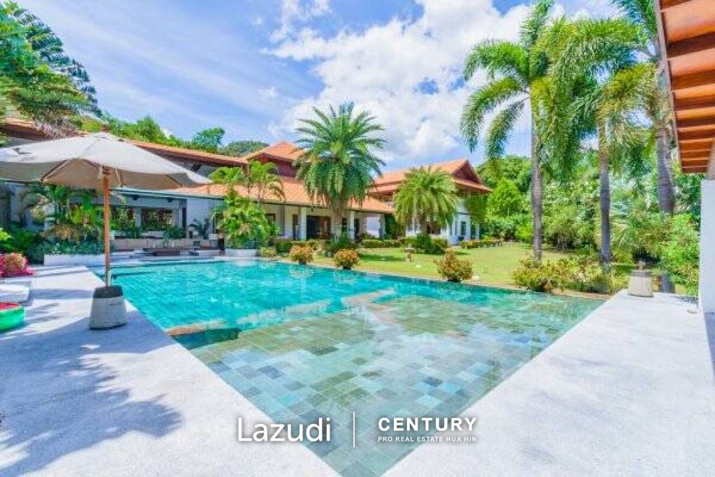 WHITE LOTUS 2 : Beautiful Design 5 Bed Balinese Residence close to Town and Beaches