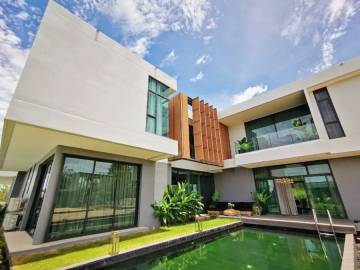 Luxury Villa For Sale Inthe Prospect , East Pattaya