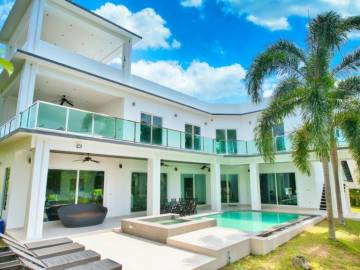 Luxury House For Sale at Phoenix Golf