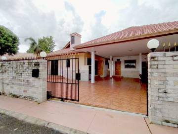 3 Bedroom House At Mabprachan Lake!