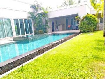 Enjoy A Luxury Lifestyle In The Vineyard 2