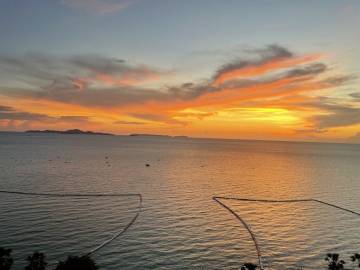 Luxury Beachfront Condo For Rent In North Point