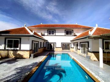 Villas House for Sale in Paragon Park Village Huay Yai